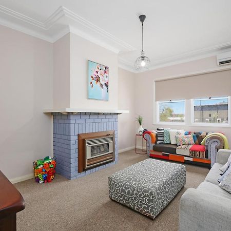 King'S Park Villa Tamworth Exterior photo