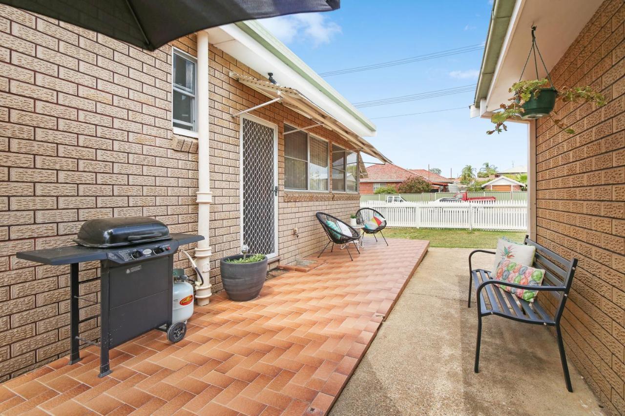 King'S Park Villa Tamworth Exterior photo