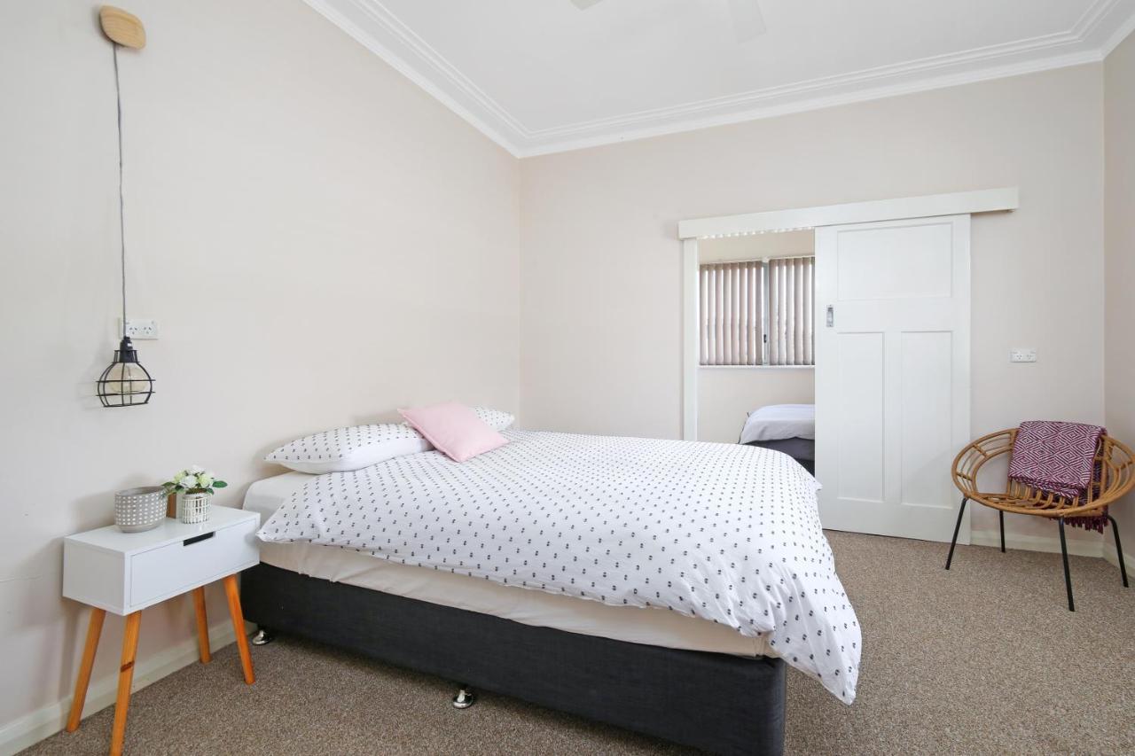 King'S Park Villa Tamworth Exterior photo